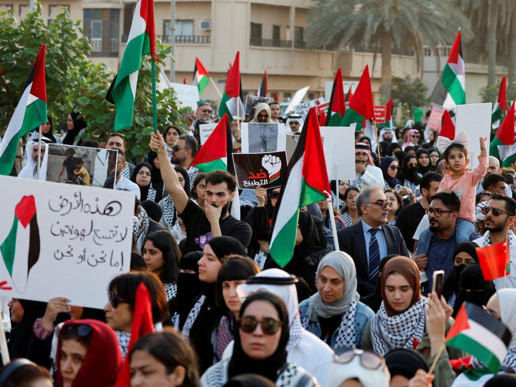واشنطن بوست: الحرب على غزة تعقد جهود واشنطن لتوسيع نطاق التطبيع مع إسرائيل
