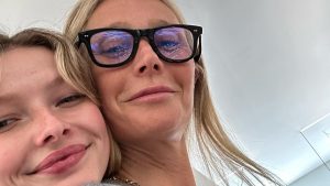 غوينيث بالترو وأبل مارتن يتوأمان في أفضل طريقة لموسم الحفلات