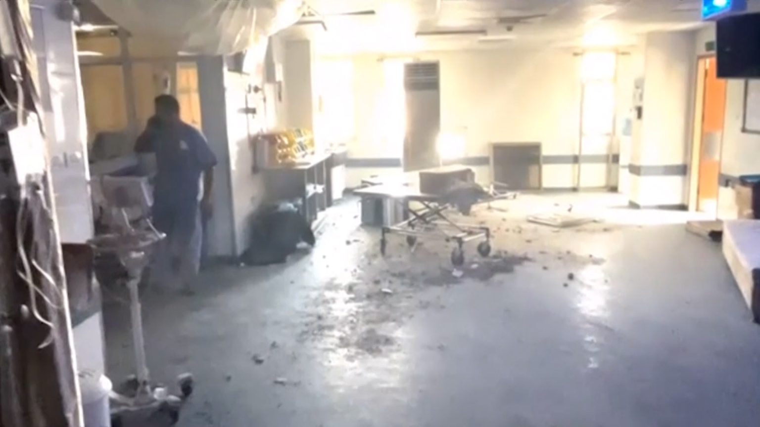 “دير بالك على حالك”.. مكالمة بين ضابط إسرائيلي ومدير صحة غزة قبل اقتحام مستشفى الشفاء