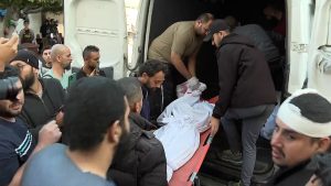 تشييع 18 فلسطينيا استشهدوا بقصف إسرائيلي وسط قطاع غزة