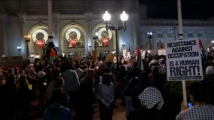 مظاهرة أمام محطة قطار واشنطن الرئيسية ضد حرب غزة