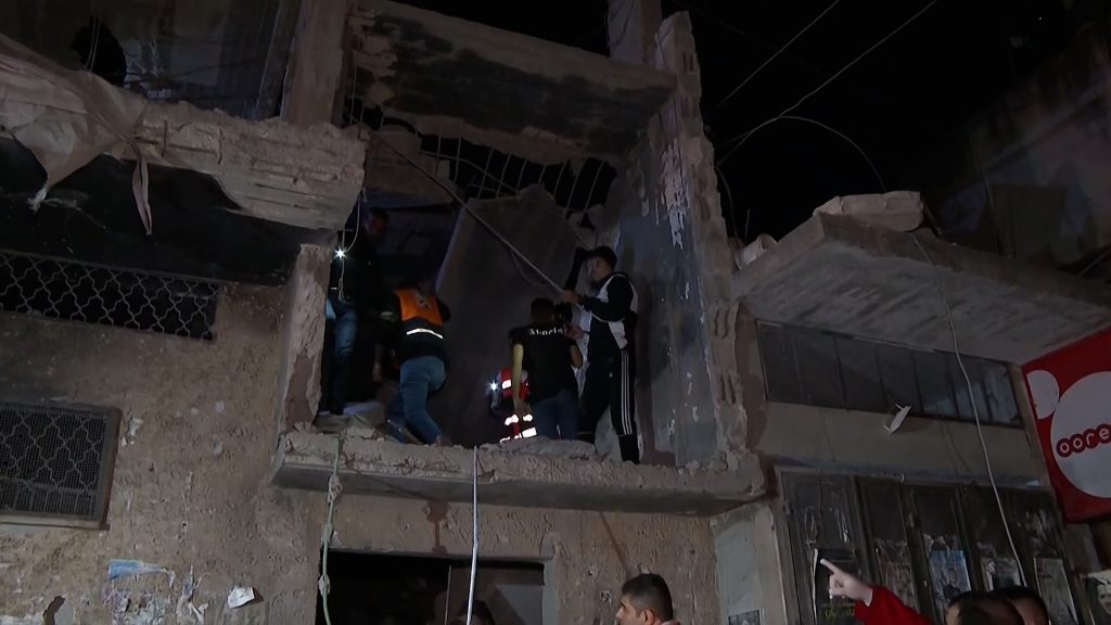 استشهاد 5 فلسطينيين بقصف إسرائيلي على مقر حركة فتح بمخيم بلاطة في نابلس