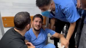 شاهد.. طبيب يُفجع باستشهاد والده وشقيقته في مجزرة الفاخورة