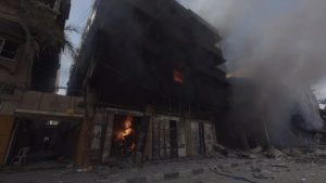 شاهد.. النيران تأتي في مقر الدفاع المدني بجباليا بعد قصف إسرائيلي