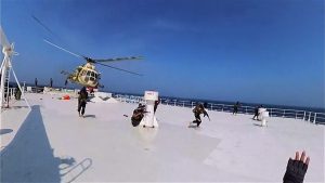 مشاهد لعملية احتجاز الحوثيين سفينة إسرائيلية في البحر الأحمر