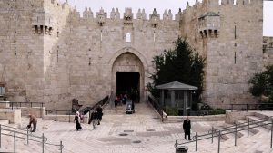 إجراءات الاحتلال تخنق تجار القدس القديمة