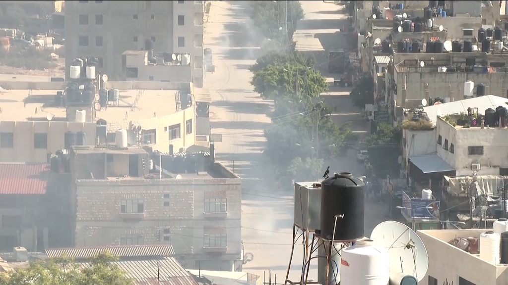 قوات الاحتلال تواصل حصار مخيم بلاطة شرقي نابلس شمال الضفة الغربية