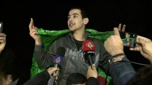 طفل أسير يتحدث للجزيرة عن وضع الأسرى المأساوي في السجون الإسرائيلية