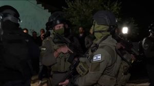 مشاهد لاقتحام قوات إسرائيلية منزل أسرة إسراء جعابيص