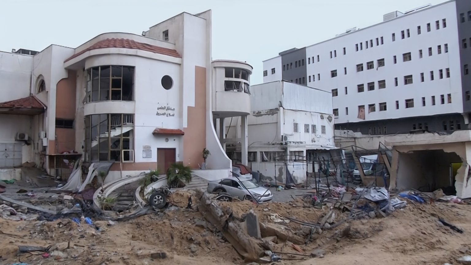 إعادة تشغيل قسم الكلى بمستشفى الشفاء والمساعدات لم تصل لكل مناطق غزة