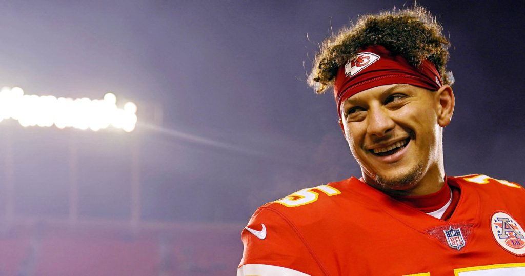 يقول باتريك ماهومز إنه كان يرتدي نفس الملابس الداخلية في كل مباراة منذ أول موسم له في الدوري الوطني لكرة القدم الأمريكية