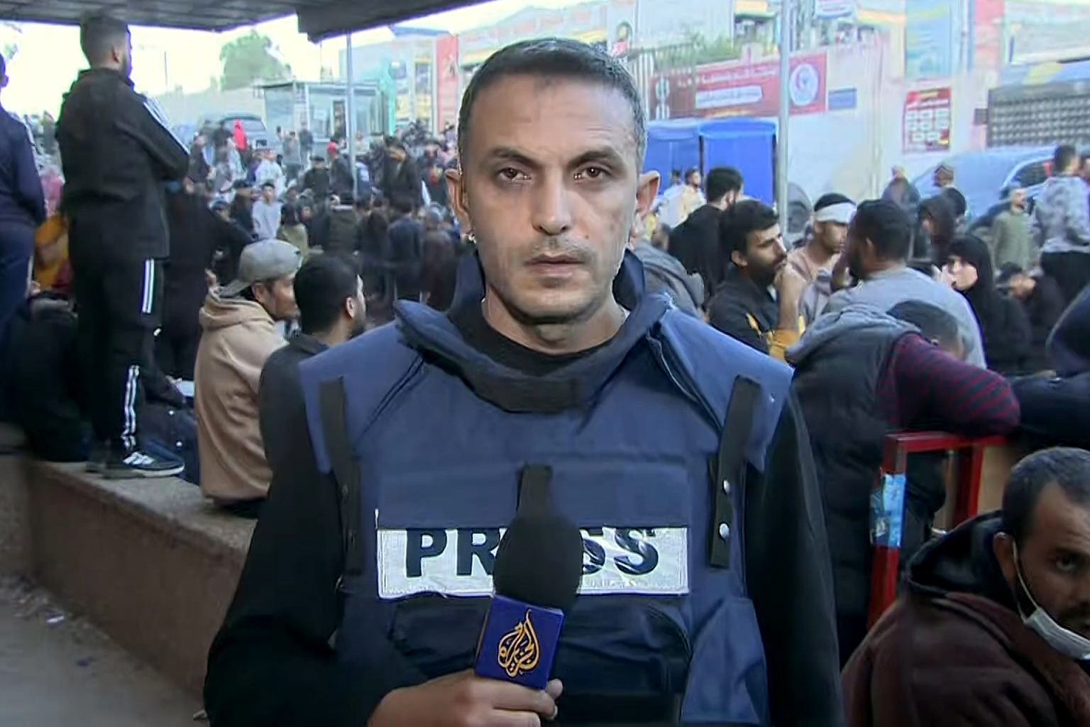 استشهاد والدي الزميل بقناة الجزيرة مؤمن الشرافي وعدد من أشقائه بقصف مخيم جباليا