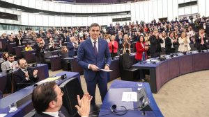 سانشيز الإسباني يهاجم اليمين السياسي في المواجهة الساخنة في البرلمان الأوروبي