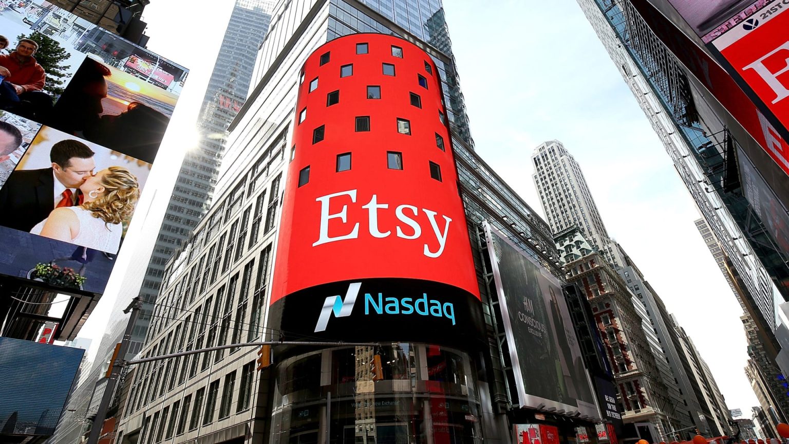 الأسهم التي تحقق أكبر التحركات في منتصف النهار: Etsy وPfizer وTesla وVertex Pharmaceuticals والمزيد