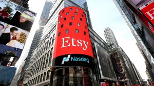 الأسهم التي تحقق أكبر التحركات في منتصف النهار: Etsy وPfizer وTesla وVertex Pharmaceuticals والمزيد