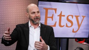 انخفض سهم Etsy بعد أن قامت الشركة بتسريح 11٪ من موظفيها، مشيرة إلى البيئة “الصعبة للغاية”.