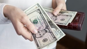 هذا هو السبب الذي يجعل الأمريكيين يكسبون أكثر من 100000 دولار من الراتب المباشر إلى الراتب