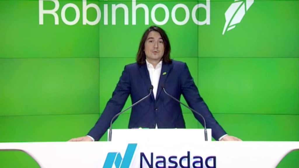 الرئيس التنفيذي لشركة Robinhood يدافع عن الدفع مقابل تدفق الطلبات، ويقول إن الممارسة “موجودة لتبقى”