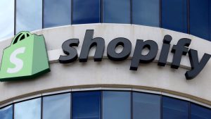 الأسهم التي تحقق أكبر التحركات في مرحلة ما قبل السوق: Shopify، Toast، PayPal، Sphere Entertainment والمزيد