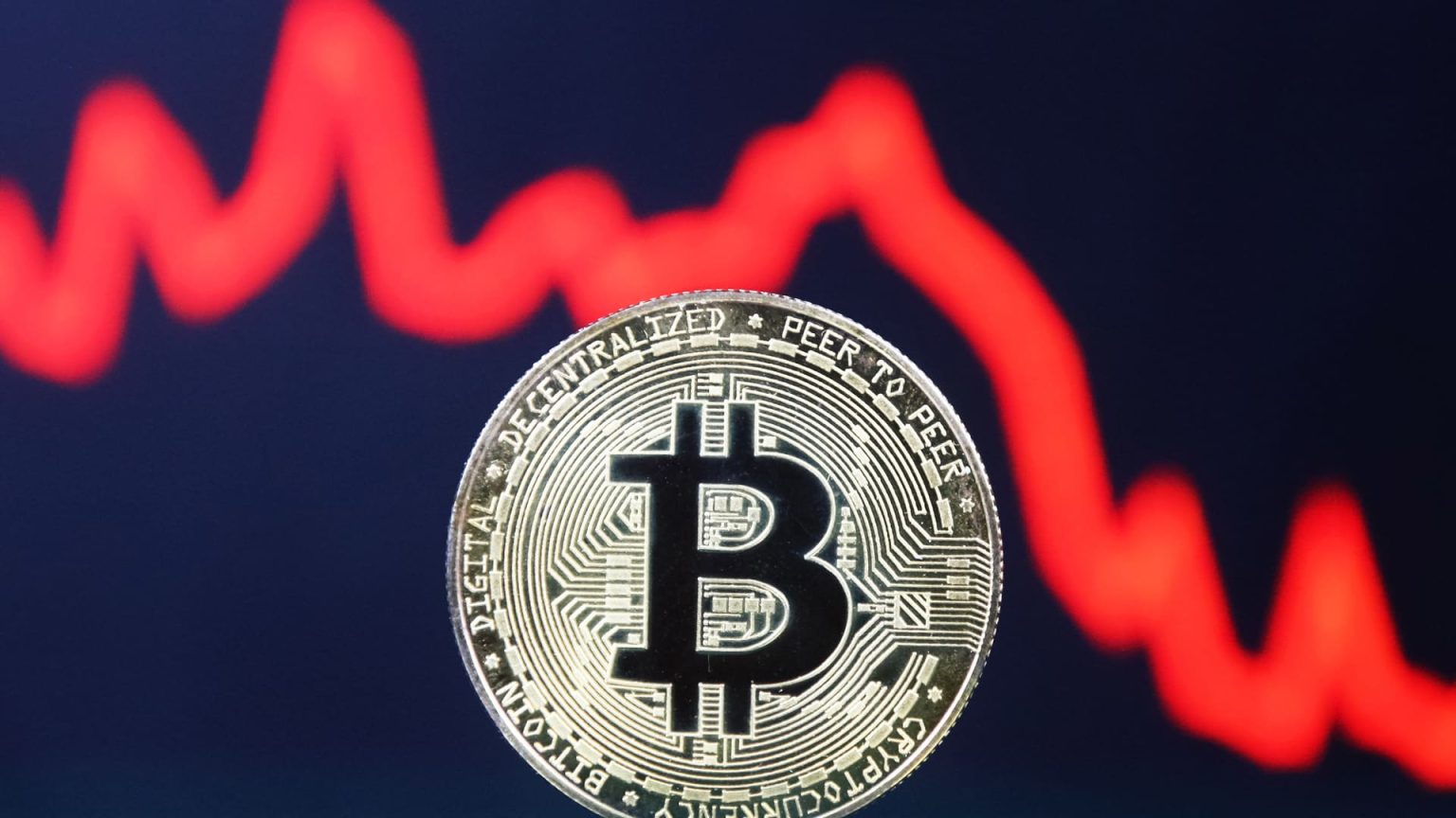 تُظهر Bitcoin جانبها الجامح مرة أخرى، حيث انخفضت بمقدار 3000 دولار في دقائق خلال عطلة نهاية الأسبوع