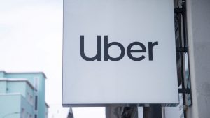 الأسهم التي تحقق أكبر تحركات ما قبل السوق: Uber وCoinbase وSpotify وAlaska Air والمزيد