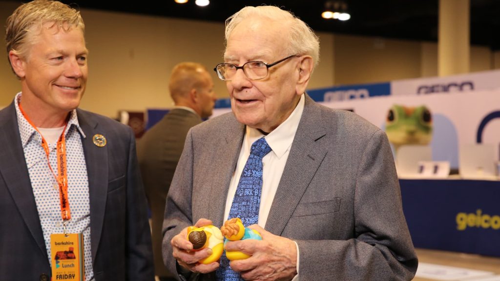 تواصل شركة Berkshire Hathaway التابعة لوارن بافيت بيع أسهم HP، مما يقلل حصتها إلى 5.2%