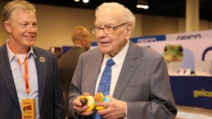تواصل شركة Berkshire Hathaway التابعة لوارن بافيت بيع أسهم HP، مما يقلل حصتها إلى 5.2%