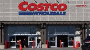الأسهم التي تحقق أكبر التحركات في مرحلة ما قبل السوق: Costco وLennar وFirst Solar والمزيد