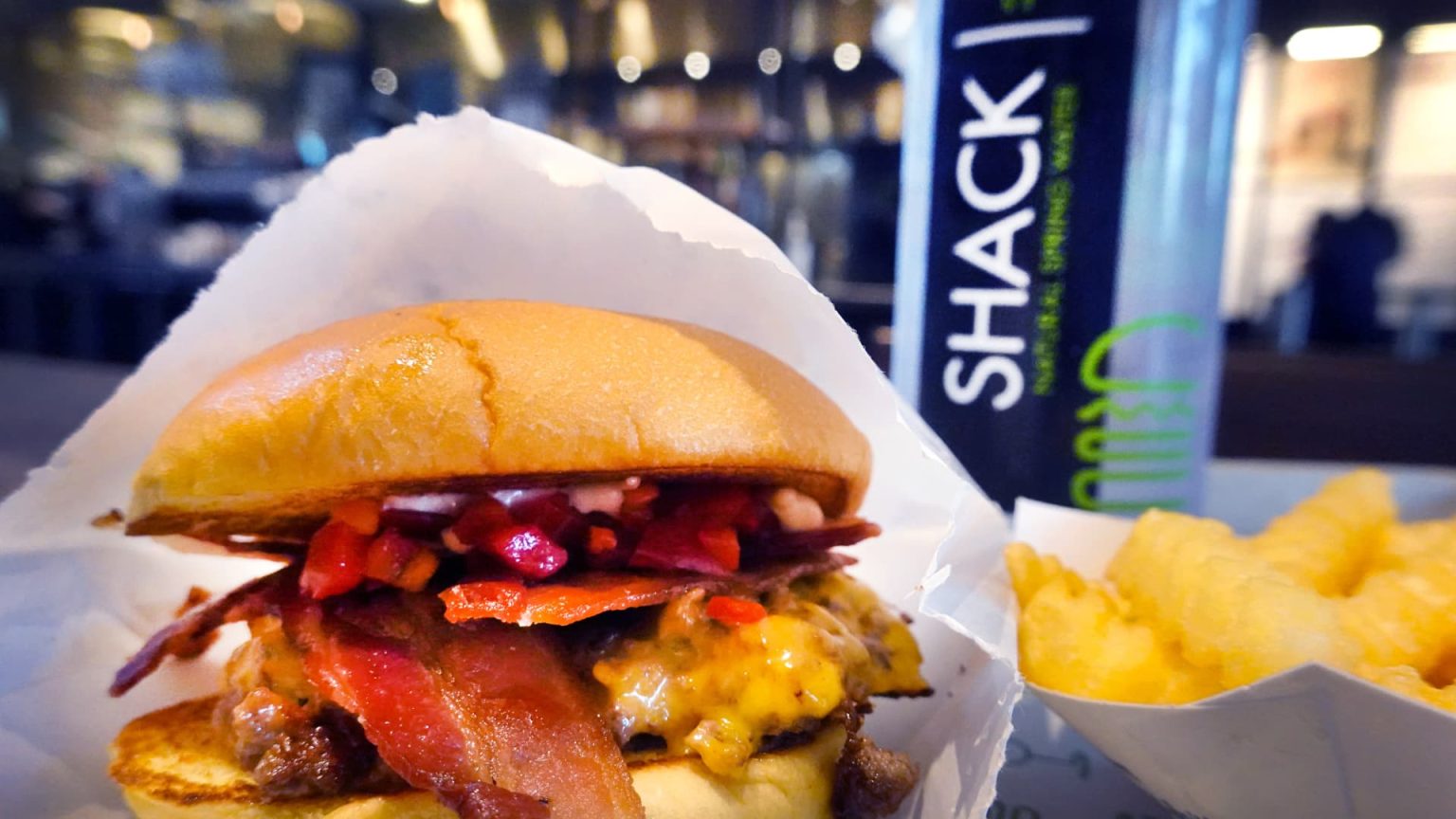 تقوم الأسهم بأكبر التحركات في منتصف النهار: Asana وBrown-Forman وShake Shack وShopify والمزيد