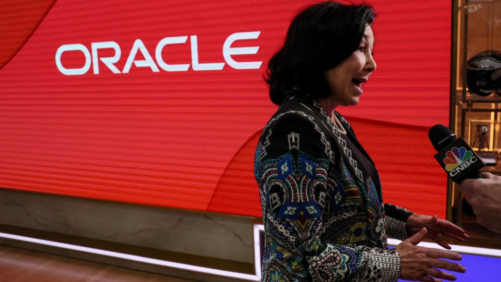 نحن نعمل على خفض تصنيف Oracle وخفض السعر المستهدف لدينا بعد ربع سيء آخر