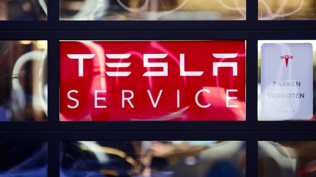 الأسهم تقوم بأكبر التحركات قبل الجرس: Tesla، Pfizer، Roblox، Hertz والمزيد
