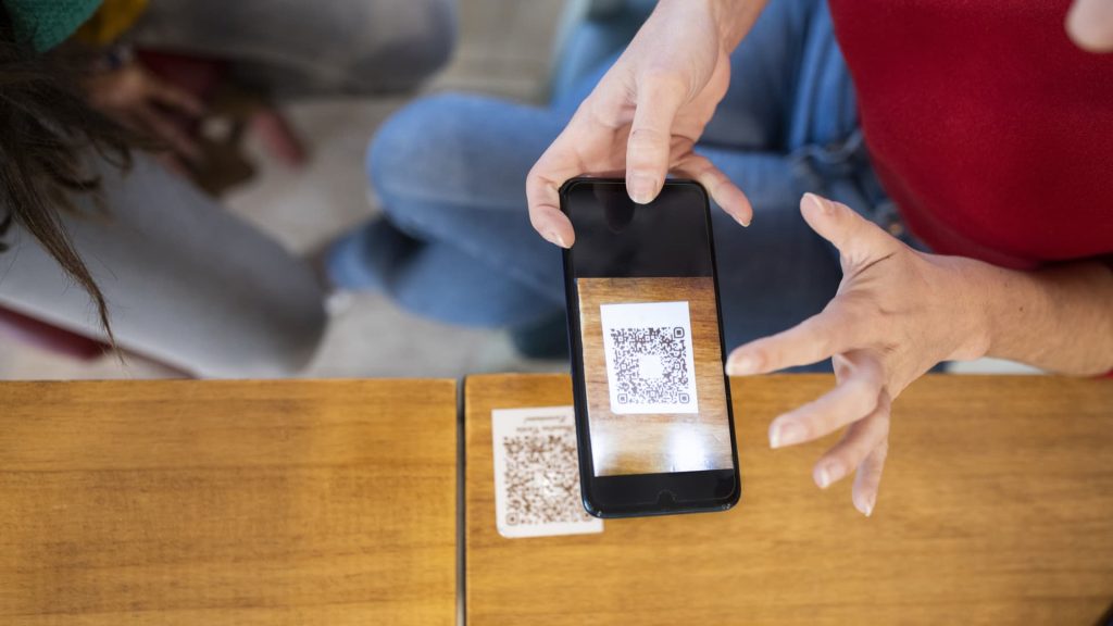 تحذر لجنة التجارة الفيدرالية (FTC) من أن رموز QR قد تكون بوابة لسرقة الهوية