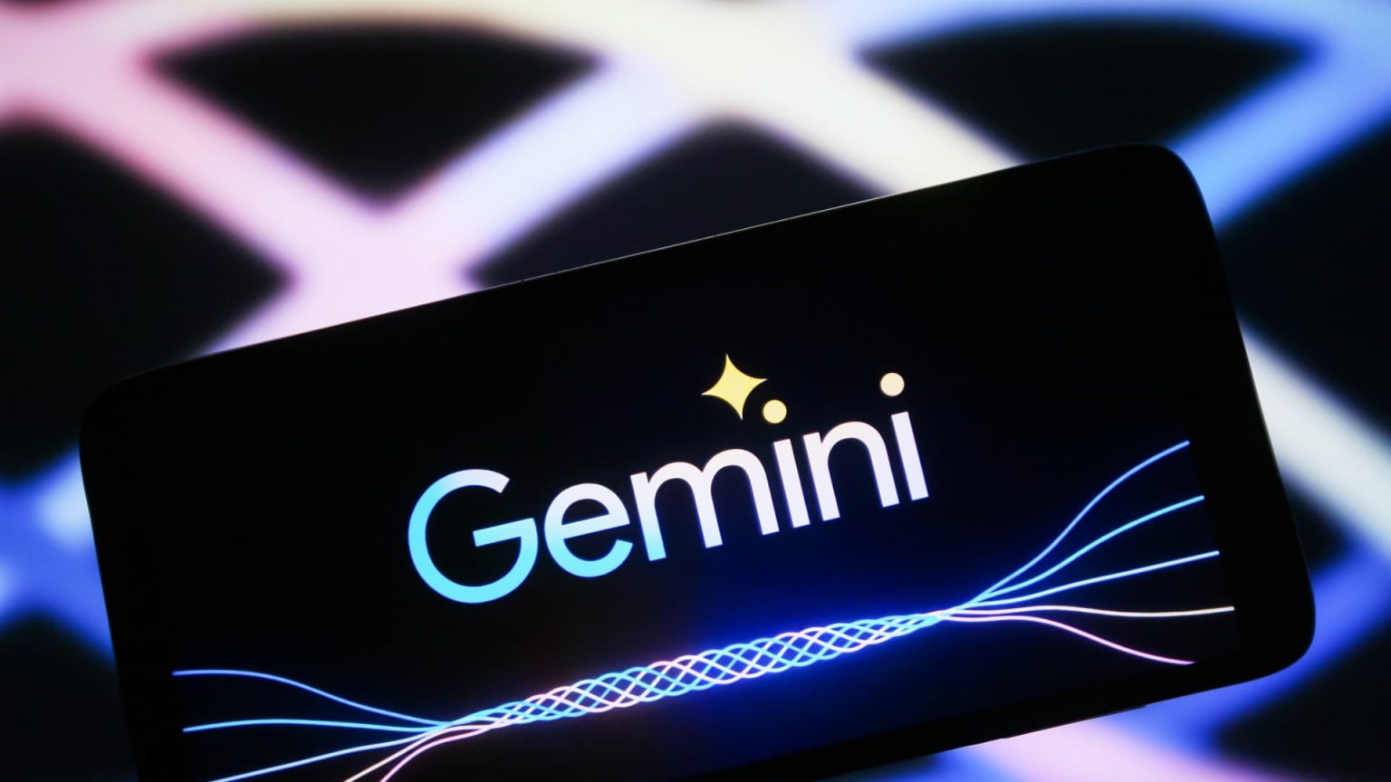 تدرس Google مشروع Gemini AI لإخبار الأشخاص بقصة حياتهم باستخدام بيانات الهاتف والصور