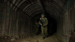عثرت إسرائيل على نفق كبير متاخم لحدود غزة، مما يثير تساؤلات جديدة حول معلومات استخباراتية قبل الحرب