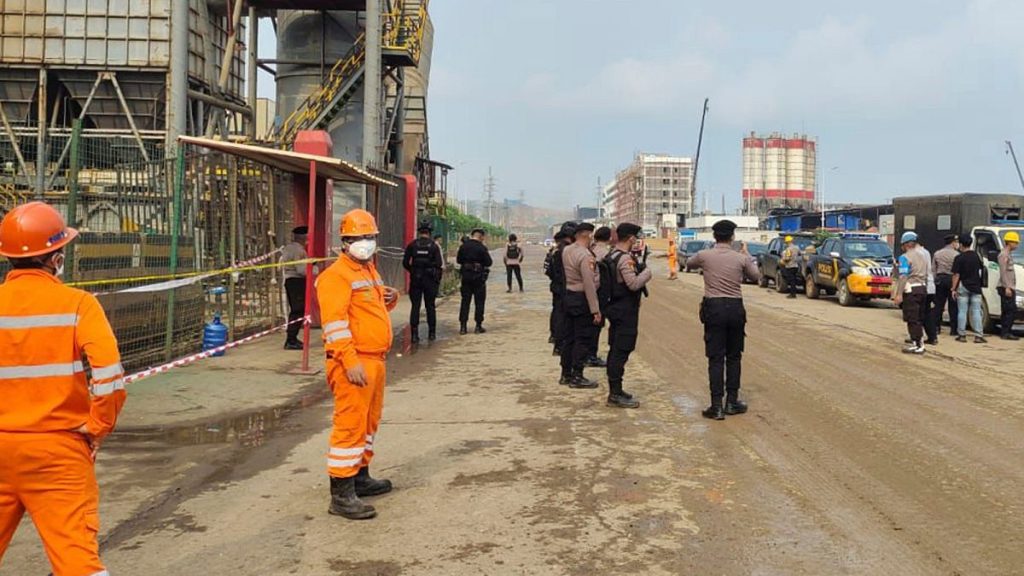 أدى انفجار فرن في مصنع للنيكل مملوك للصين في إندونيسيا إلى مقتل 13 شخصًا