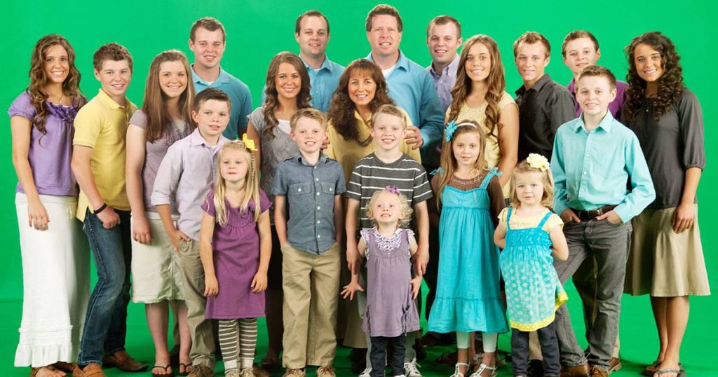 ألبوم صور عائلة Duggar: تعرف على جيم بوب وميشيل دوجار وأطفالهما التسعة عشر