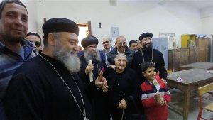 أسقف أسيوط يدلي بصوته في الانتخابات الرئاسية