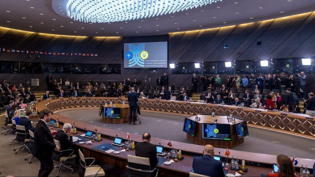 أوكرانيا التي تتلقى دعم الناتو “طالما استغرق الأمر”، تحصل على عضوية الحلف بعد الصراع