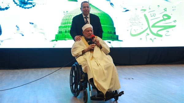 أحمد عمر هاشم يتحدى ظروفه الصحية ويدعم الرئيس السيسي: سَر على بركة ونحن خلفك