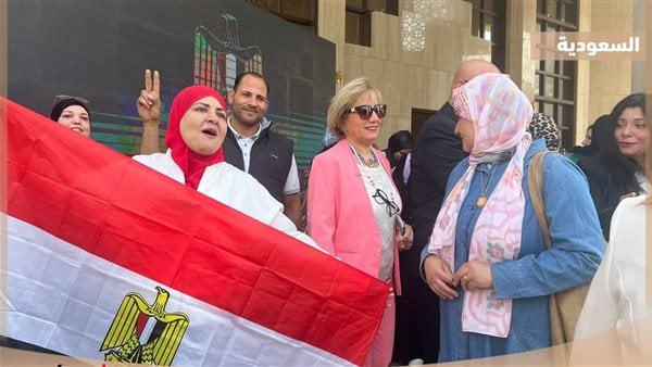 الجالية المصرية بالسعودية: وفرنا عددًا كبيرًا من المياه والعصائر وبعض الوجبات الخفيفة للناخبين