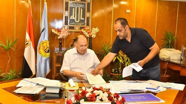 محافظ أسيوط يتابع جهود إنهاء إجراءات توفيق أوضاع الكنائس والمباني الخدمية