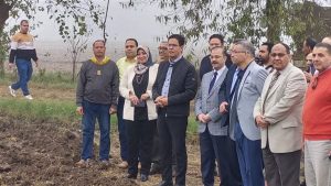 رئيس جامعة بنها يشهد بدء موسم زراعة القمح في أراضي كلية الزراعة