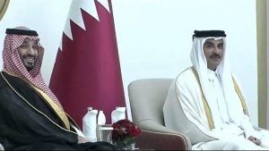 القمة الخليجية بالدوحة.. حديث أخوي يجمع ولي العهد السعودي وأمير قطر| شاهد