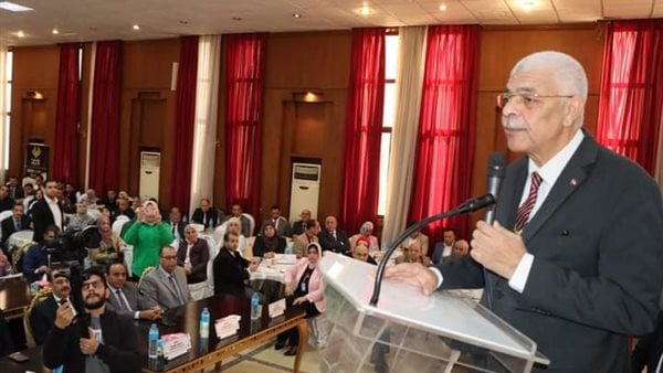 جامعة المنوفية تناقش الاستدامة البيئية ودور الاقتصاد الأخضر في جذب الإستثمار الأجنبي