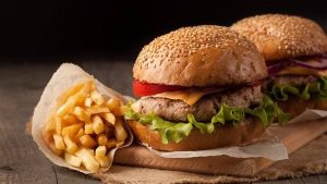 أكلة رخيصة.. طريقة عمل برجر الباذنجان