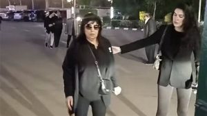 أشوفكوا بكره.. فيفي عبده تثير الجدل في عزاء ناهد فريد شوقي
