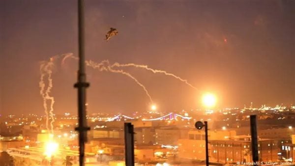 العراق .. استهداف محيط السفارة الأمريكية وسط بغداد بصواريخ | فيديو