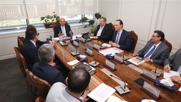 الوزير: وصول 846 عربة سكة حديد جديدة من صفقة الـ1350