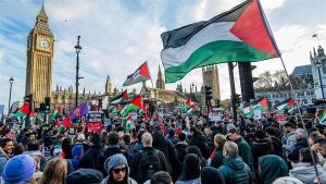 الآلاف يشاركون في مظاهرة مؤيدة للفلسطينيين بساحة البرلمان البريطاني