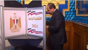 لحظة إدلاء السيسي بصوته في الانتخابات الرئاسية 2024